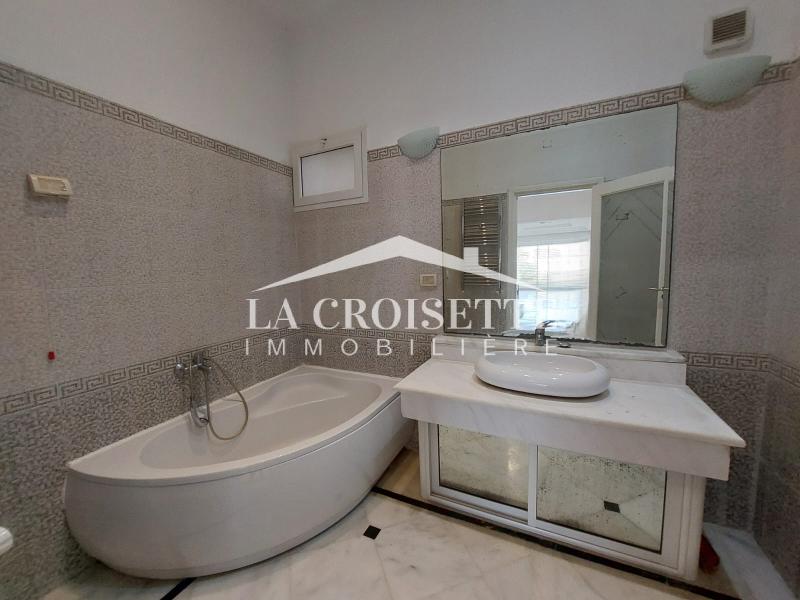 Villa S+5 vue sur mer avec piscine à La Marsa